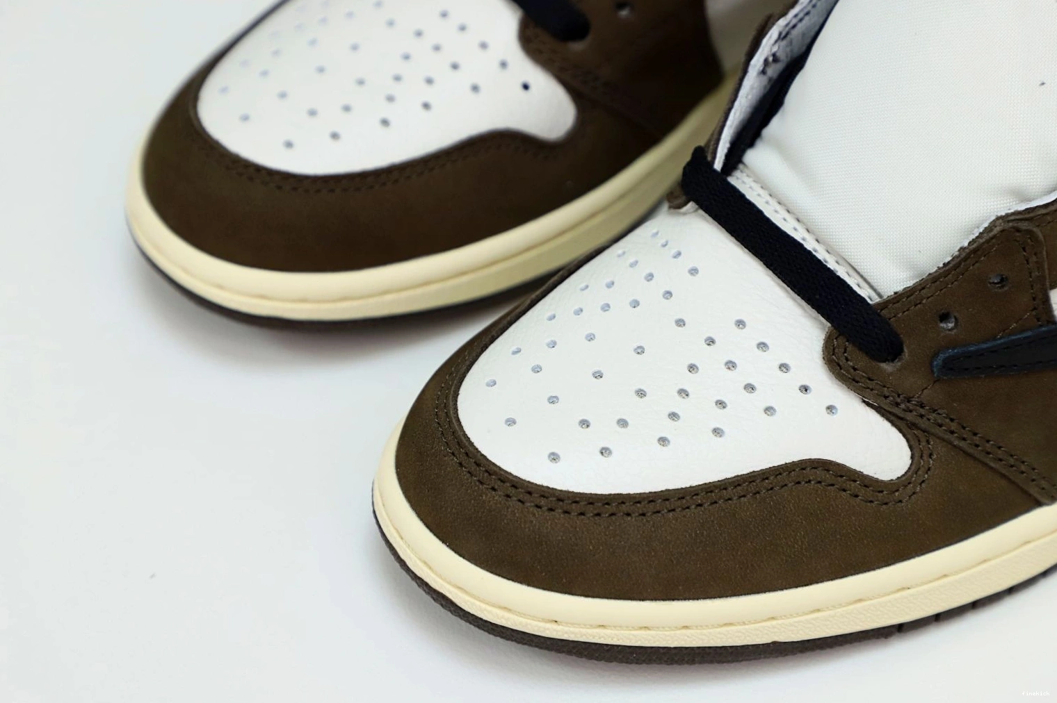 TRAVIS RETRO OG JORDAN 1 'MOCHA' AIR X SCOTT HIGH 0729